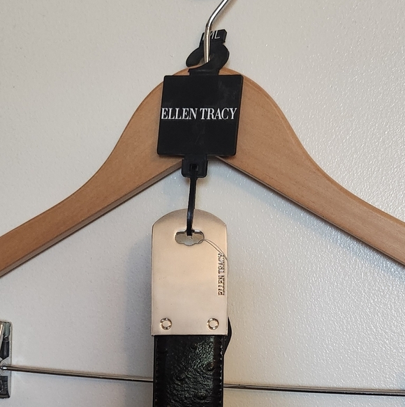 Ellen Tracy Black Leather Belt - Picture 3 of 6